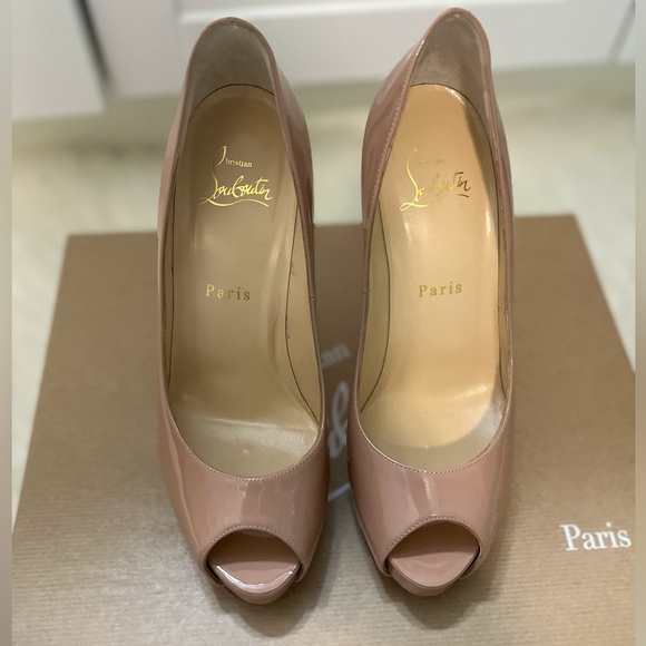 CHRISTIAN LOUBOUTIN New Very Privé
120 mm Open toe pumps - Patent calf - Nude - Picture 2 of 9